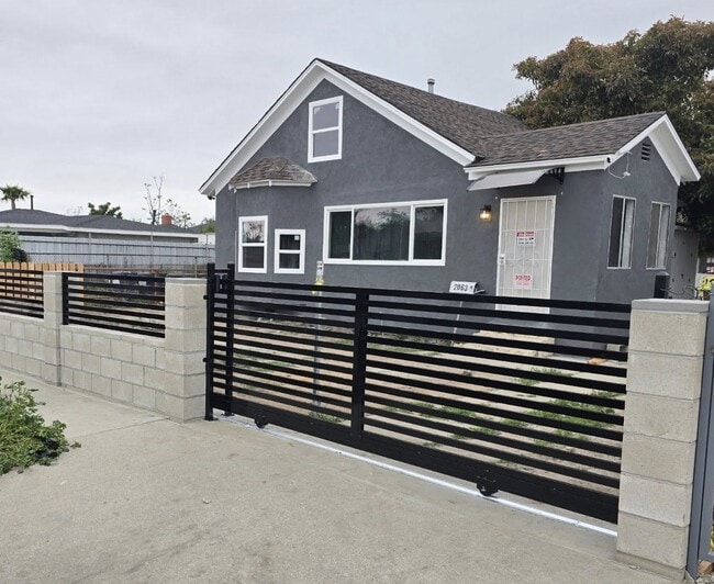 Building Photo - 2063 E 130th St Rental