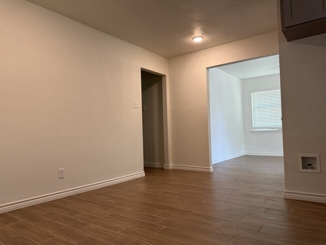 Photo - 2303 Debra Cir