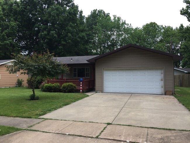 Building Photo - 2451 S Meadowbrook Ave