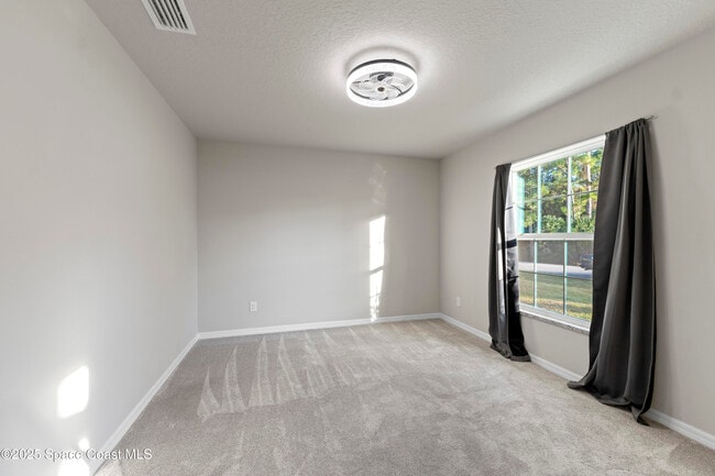 Photo - 565 Rembrandt St SE