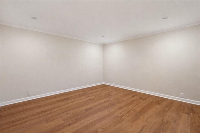 Photo - 807 Oak Bridge Ln