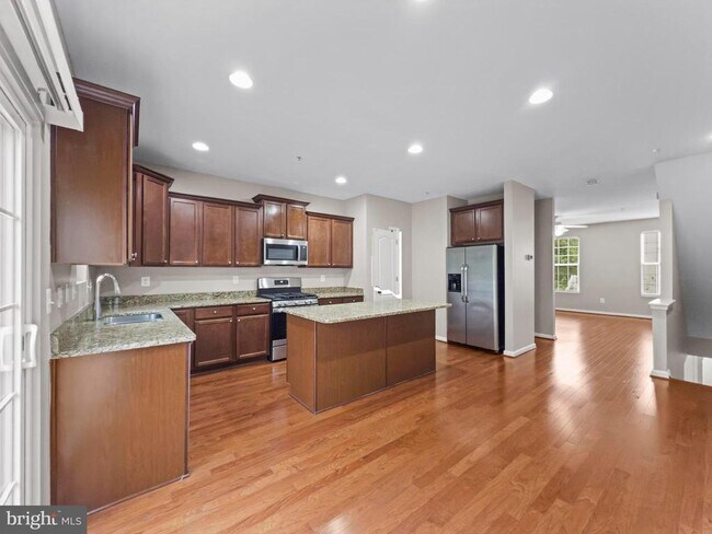 Photo - 7425 Willow View Ln