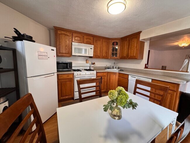 Building Photo - 11 Columbus Ave Unit B