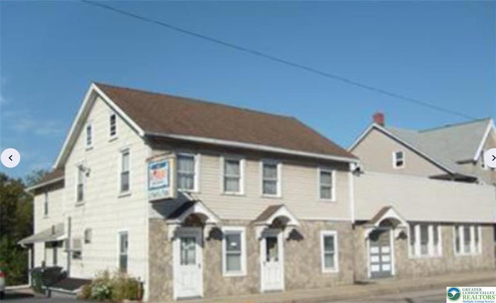 Photo - 702 Main St