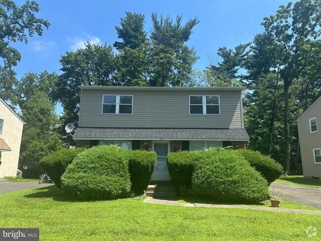 Building Photo - 610 Meadowbrook Ave Rental