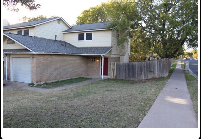 Building Photo - 12136 Thompkins Dr