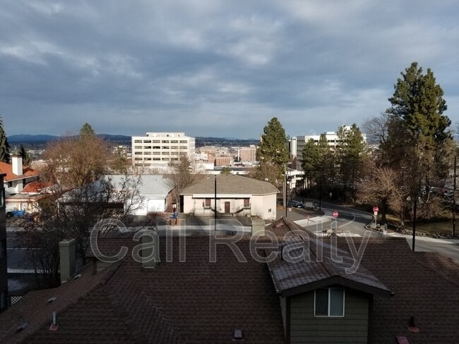 Building Photo - 904 W Lincoln Pl