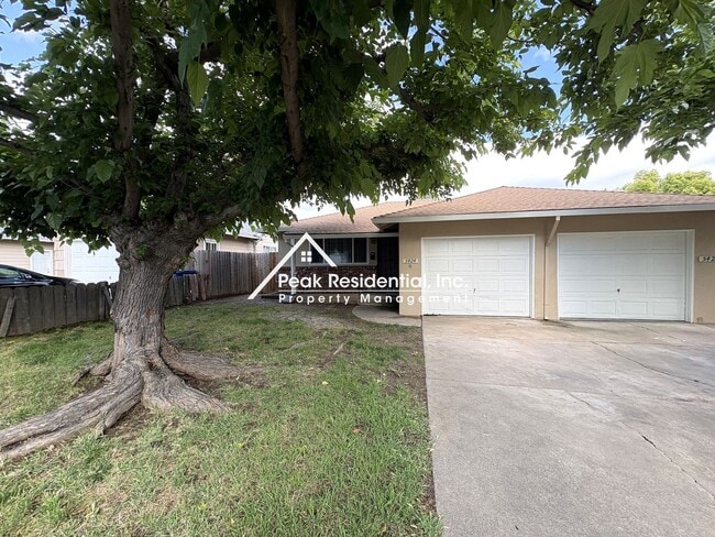 Building Photo - Updated 2bd/1ba Sacramento Duplex
