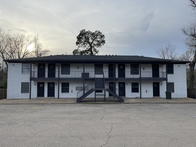 Building Photo - Augusta Apts Unit 8