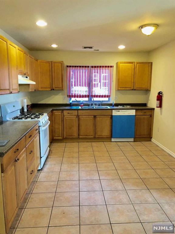 147 Westminster Pl Unit 2