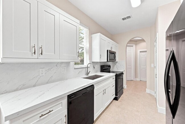 813 Pipers Cay Dr