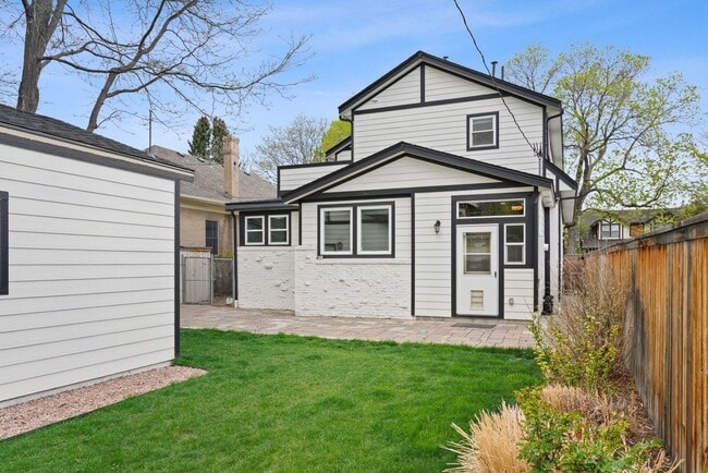 Photo - 2370 Elm St