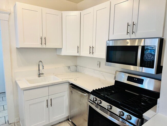 116-122 W 9th St