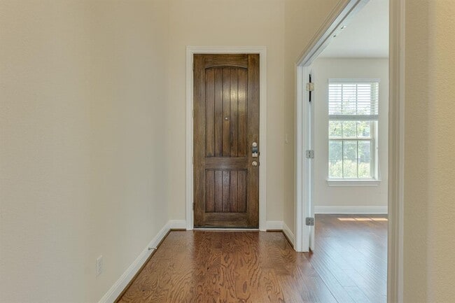 4233 Privacy Hedge St