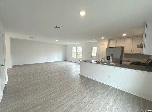 Photo - 9903 Jenny Grist