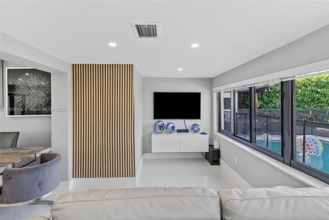 Photo - 830 SW 93rd Ave