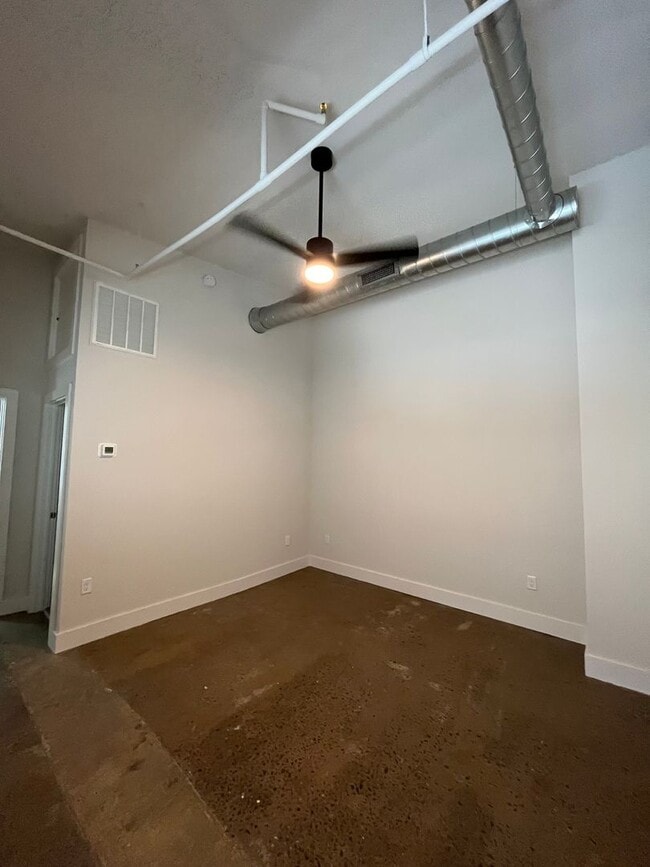 Photo - White Star Flats