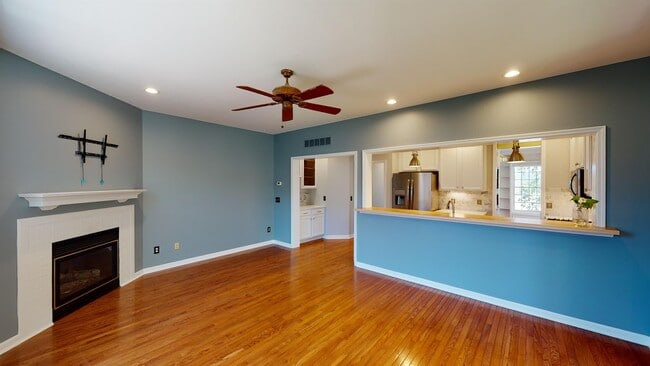 Photo - 922 Mound St