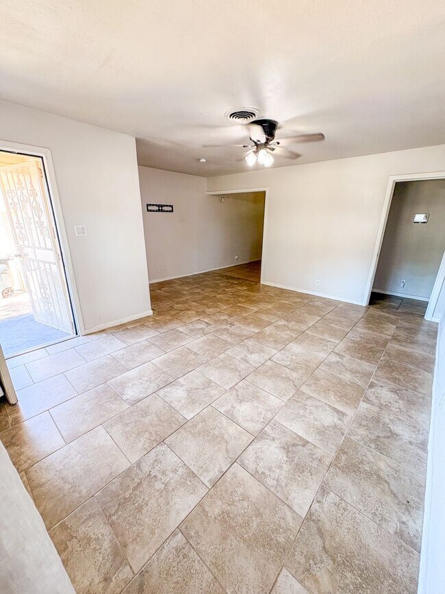 Photo - 804 Alexander St
