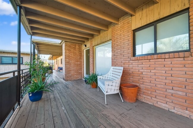 Building Photo - 3809 N Braeswood Blvd Unit 21