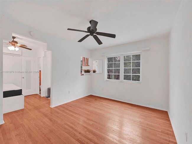 Building Photo - 260 Euclid Ave Unit 25