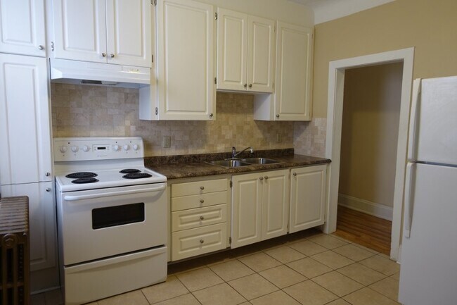 Building Photo - 12 Barton St W