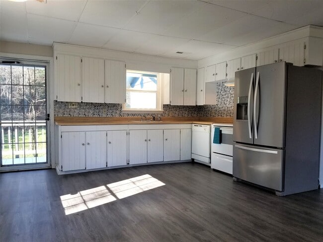 Photo - Beautiful 2 Bed Home in Fleetwood!