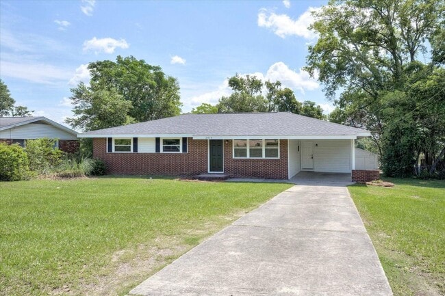 Building Photo - 2416 Sumac Dr Rental