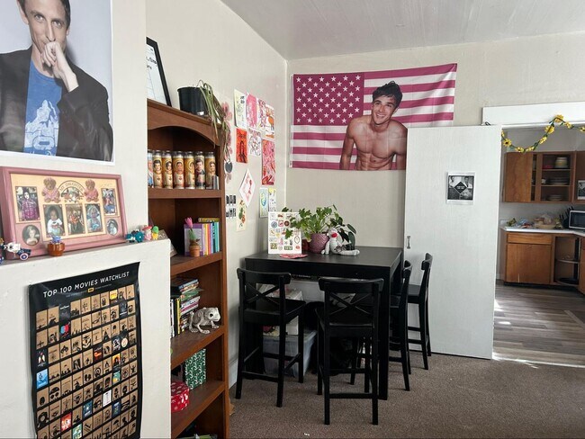 Photo - PRELEASE: Spacious 6+ bdrm/2 bath in York Neighborhood