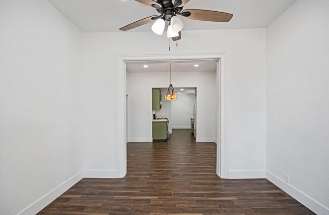 Photo - 325 W Bush St