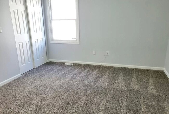 Building Photo - DON'T MISS THIS ONE!