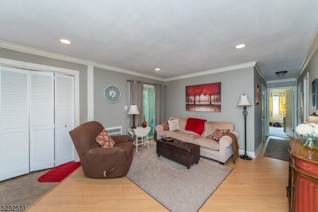 Photo - 305 Federal Hill Rd