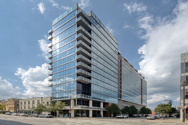 Building Photo - 504 N Green St Unit 1002