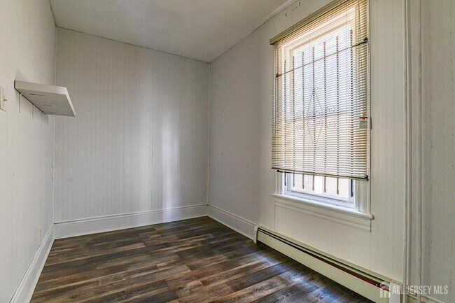 Photo - 212 Easton Ave Unit 1
