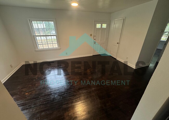 Photo - 422 Lamont St