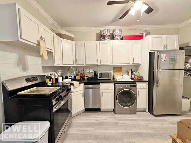 Photo - 719 W Roscoe St Apartment Unit 1