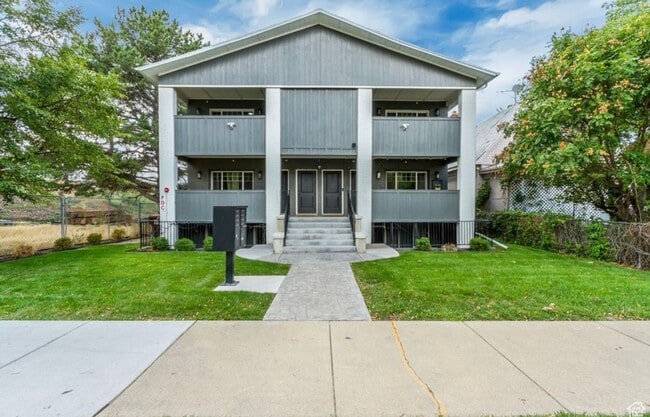 Building Photo - 2 Bedroom, 1 Bathroom