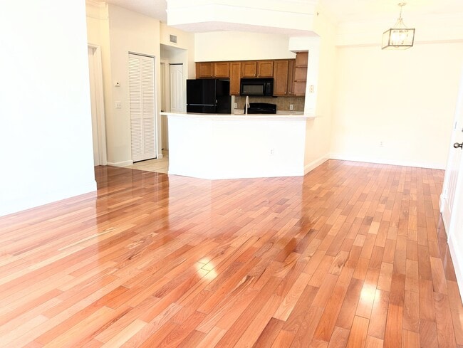 Photo - 3210 Myrtlewood Cir E