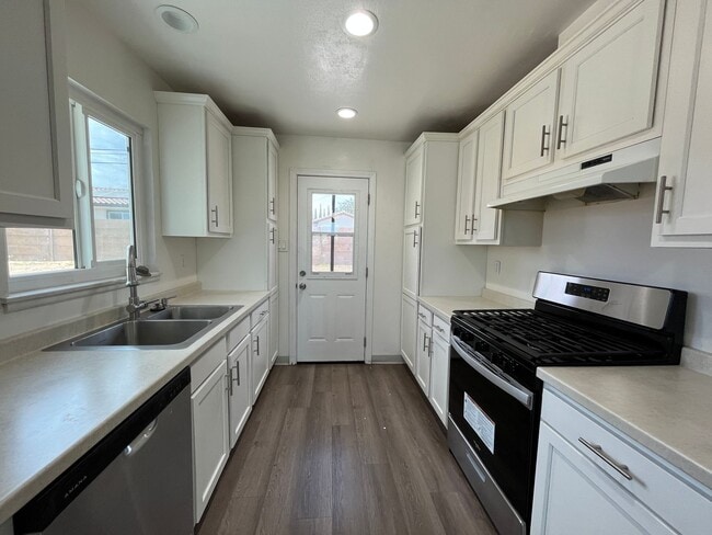 Photo - 12728 Linnell Ave