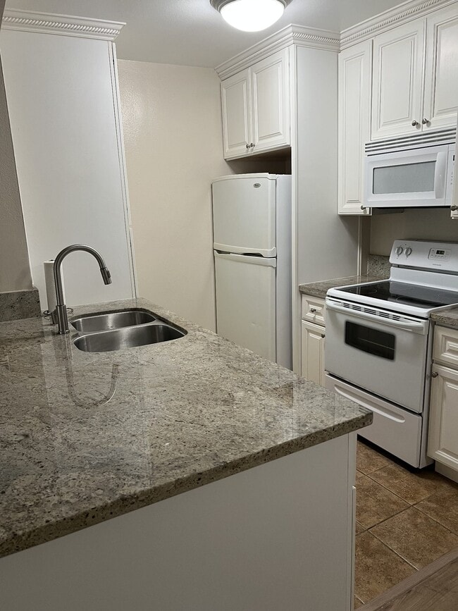 Photo - 8650 Gulana Ave