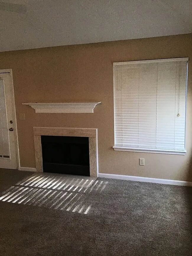 Photo - 220 Risdon Way