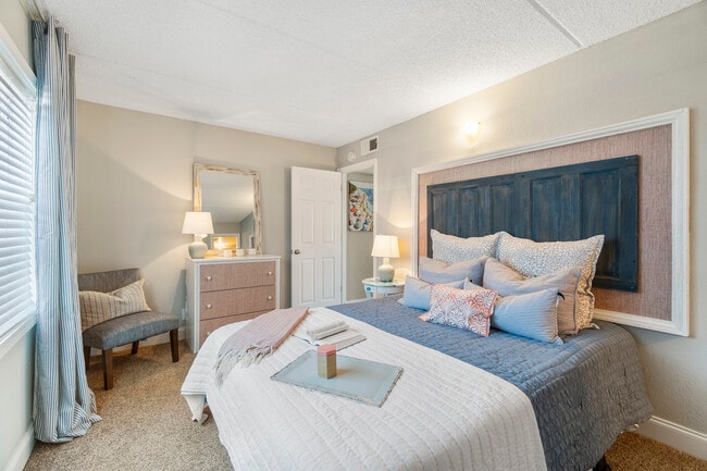 Building Photo - Sea Oats Apartments