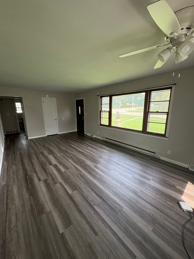 Photo - 3 Bedroom 1 Bathroom Duplex in Cedar Falls... Casa