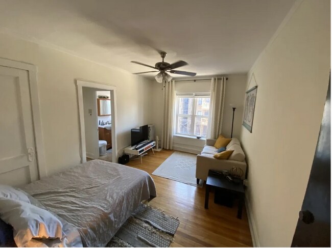 Photo - 656 W Oakdale Ave Apartment Unit 3