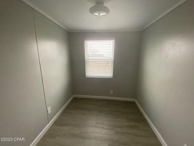 Photo - 4909 Lake Dr