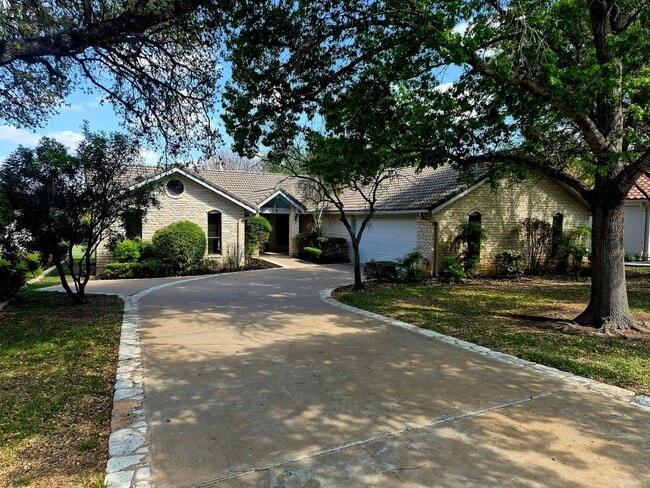 Photo - Golf Course Living in The Hills – 4 Bed in Lakeway