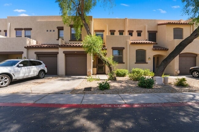 Building Photo - Prime Tempe Location! 3 Bed Townhome w/ Private Patio & Garage