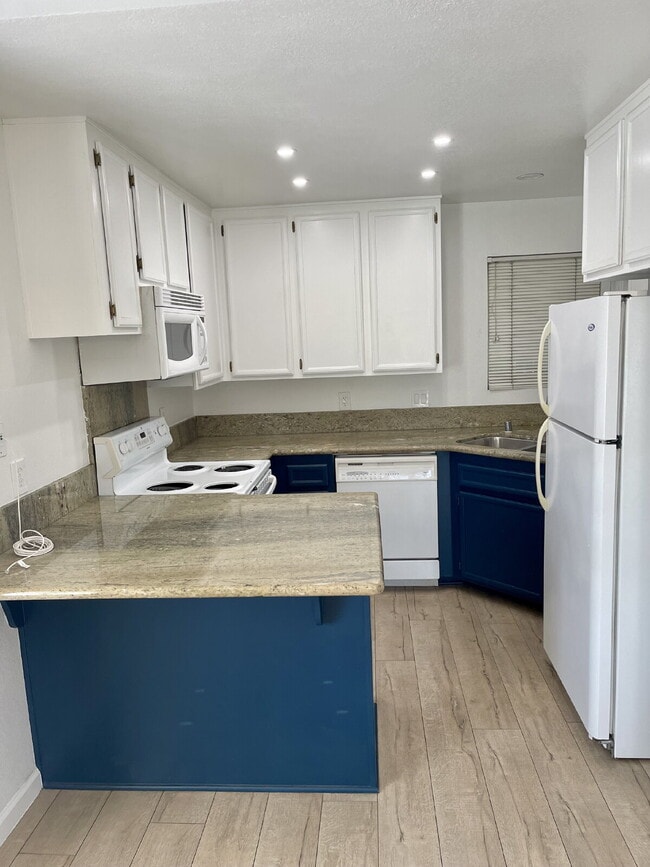 $2,990 - 2 Bed / 3 Bath Beautiful Condo in North Park