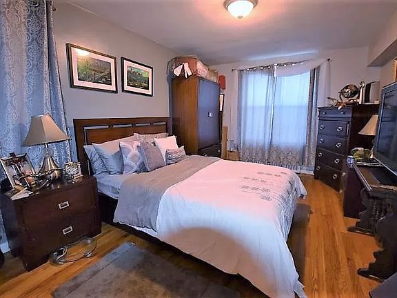 Photo - 90-11 35th Ave