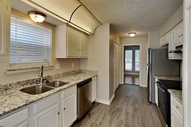 Photo - 13627 Montaigne Dr